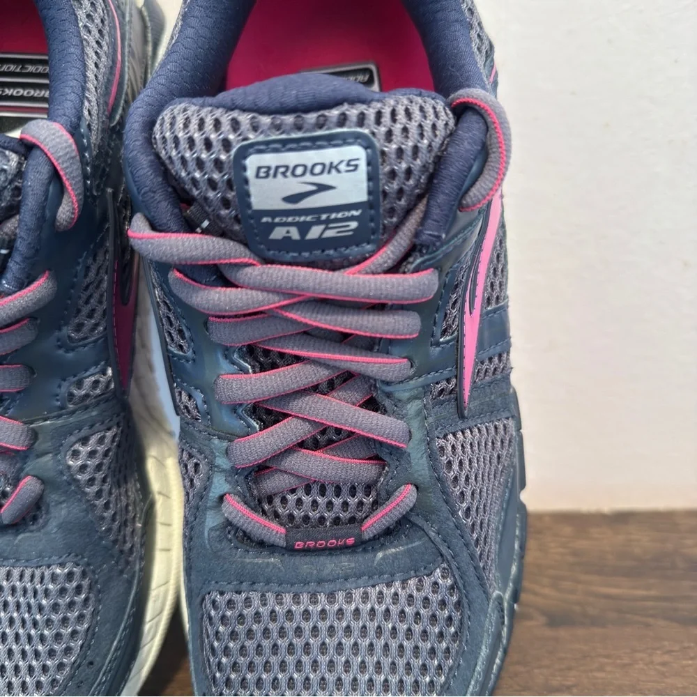 Brooks Addiction 12  DNA Women's Running Shoes Size 6.5 Blue Pink MSRP$120